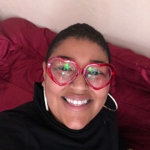 Meet your Posher, Levia